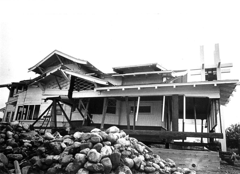 1977年校园里的Grove House