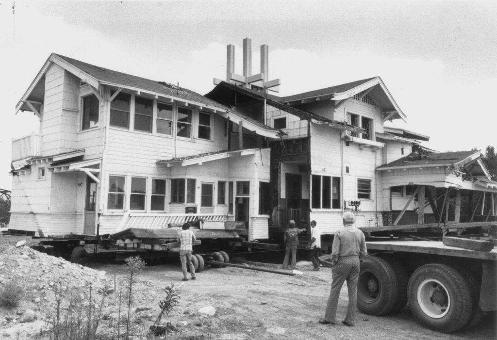 1977年校园里的Grove House
